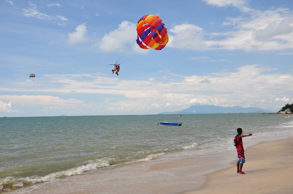 Aloka Seaview Apartment บาตูเฟอริงกี ภายนอก รูปภาพ